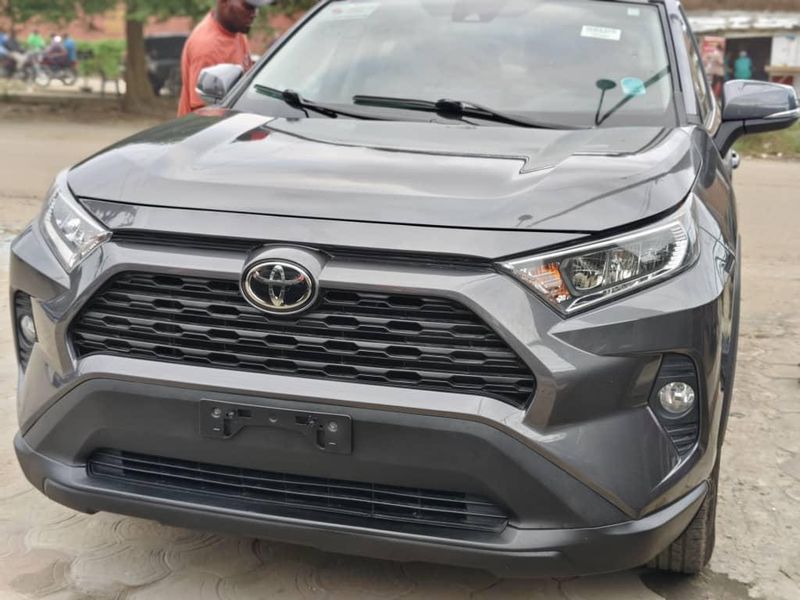 Thumbnail 7 of 2019 TOYOTA RAV4 XLE